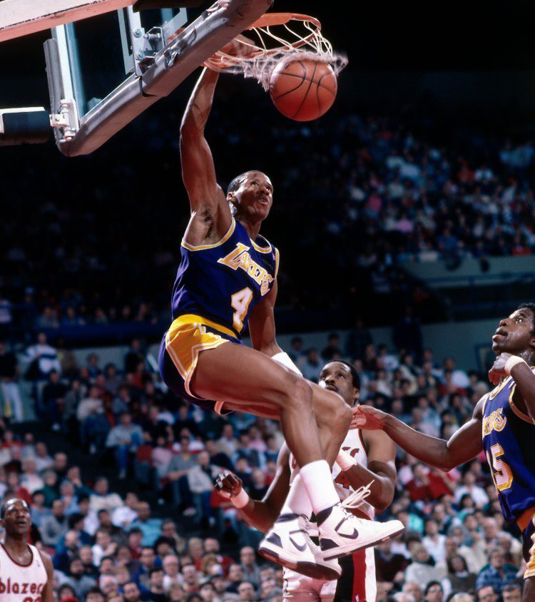 What does Magic Johnson's baby skyhook have to do with leadership development?