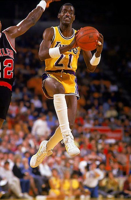 What does Magic Johnson's baby skyhook have to do with leadership development?