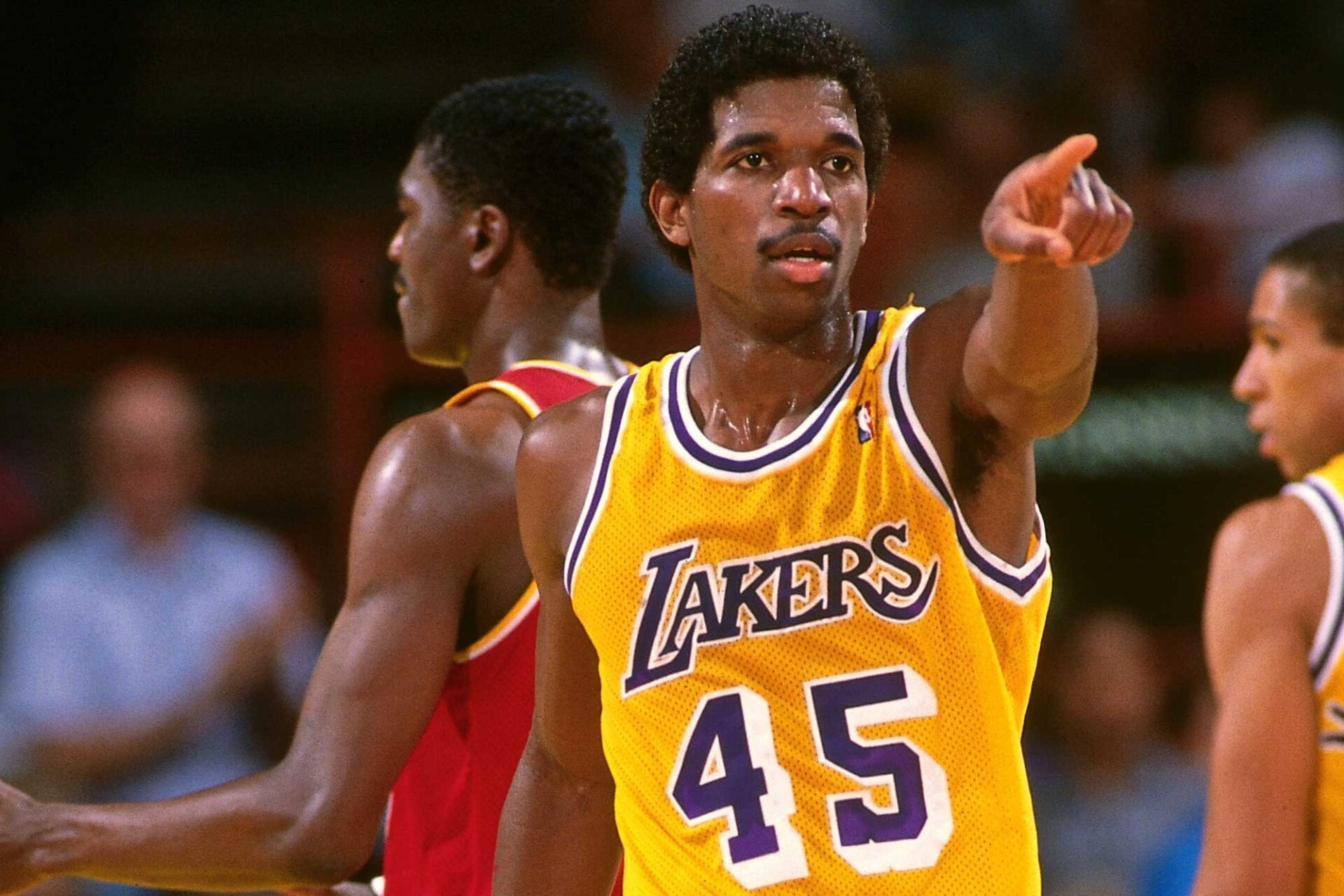 What does Magic Johnson's baby skyhook have to do with leadership development?