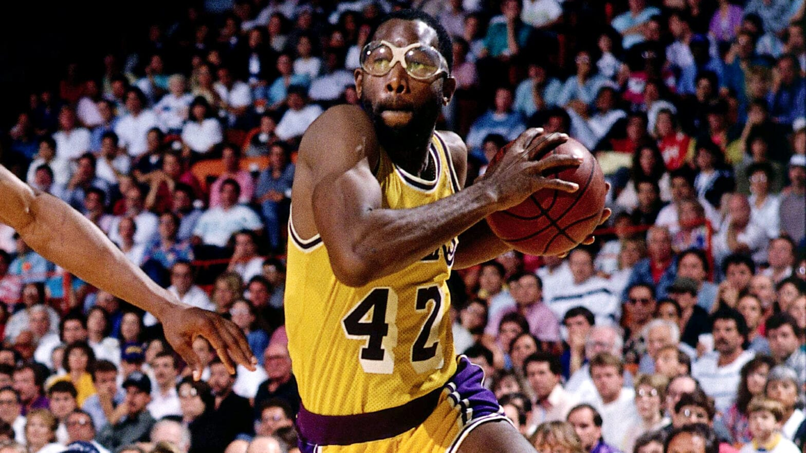 What does Magic Johnson's baby skyhook have to do with leadership development?